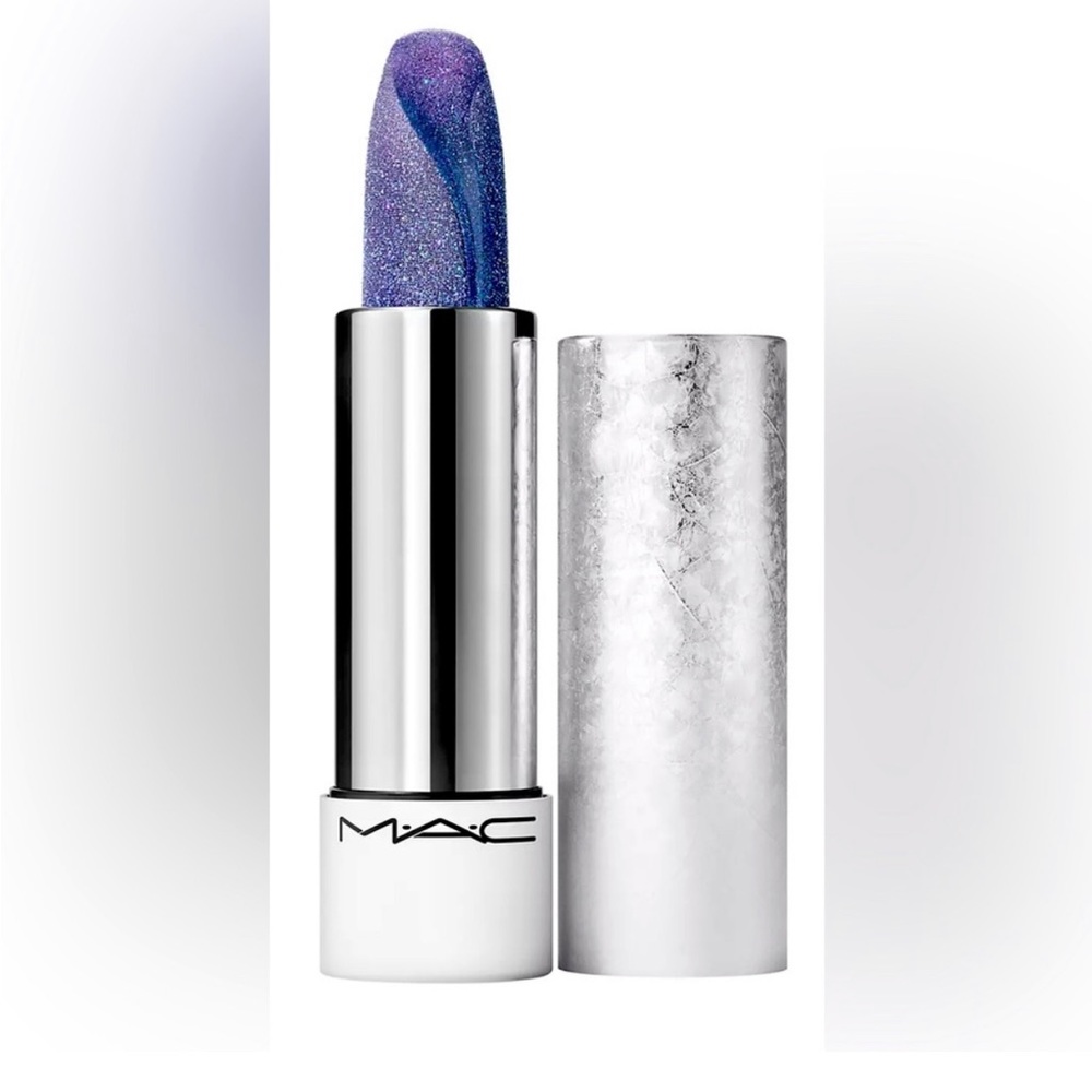 Limited Edition MAC Fizzy Feels Lip Balm
Bizarre Blizzard Bash Shiver Sh…